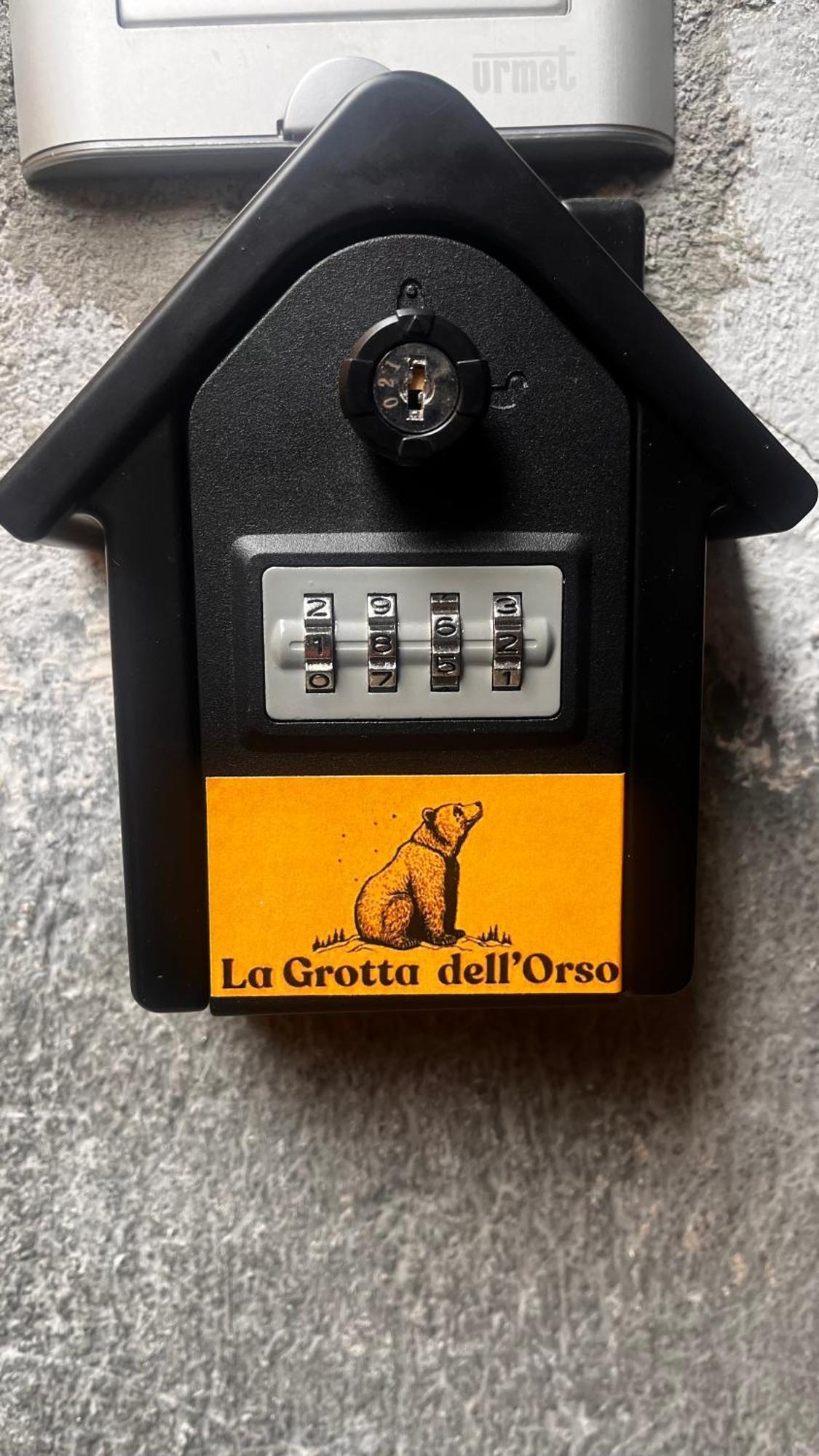 ホテル La Grotta Dell'Orso アオスタ エクステリア 写真